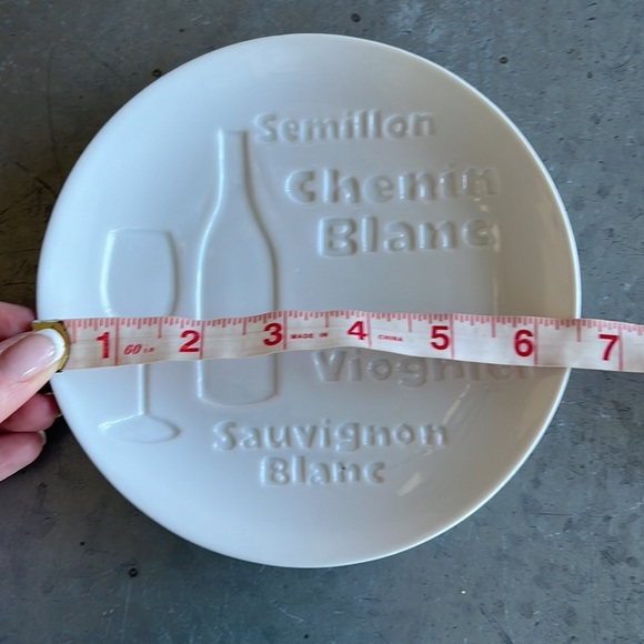 White white themed appetizer plate - Picture 4 of 4